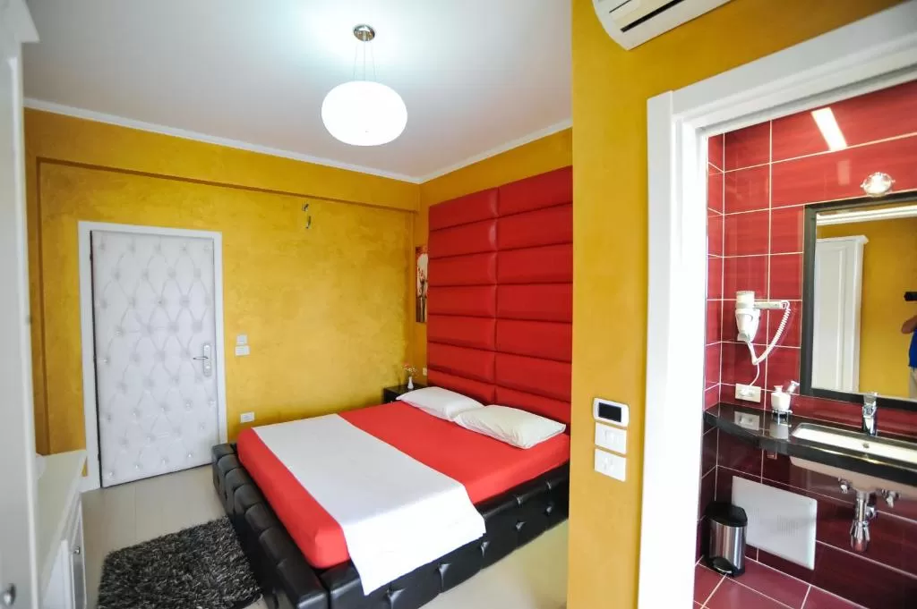 Deluxe Double Room2.jpg